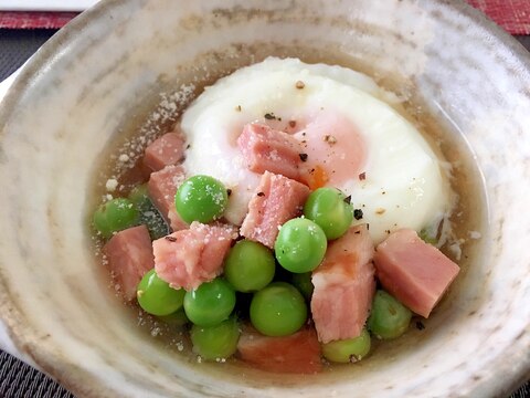 春☆えんどう豆とベーコンの含め煮☆温玉のせ